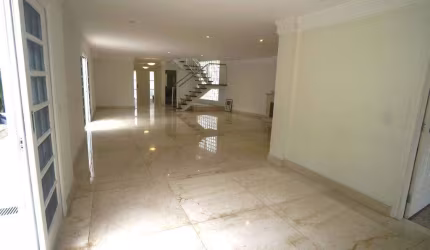 Casa no Alphaville 05 com 4 dormitórios para locação