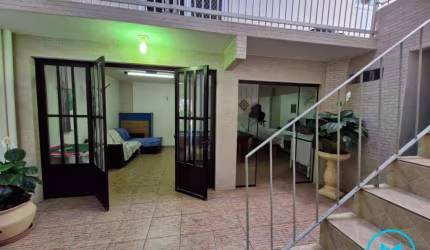 Casa com kitnet centro Balenario Camboriu