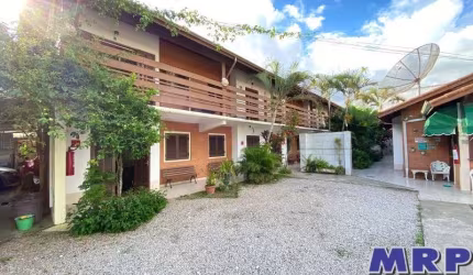 Chalés à venda em Ubatuba com 16 apartamentos a 70 metros da praia da Maranduba.
