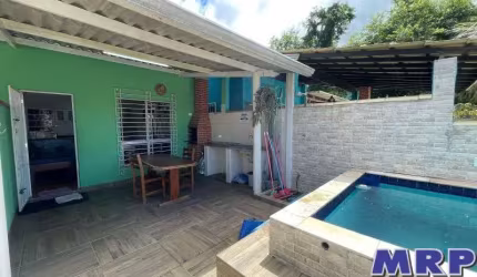 Casa à venda em Ubatuba no Sertão da Quina, aproximadamente 3 km da praia de Maranduba.