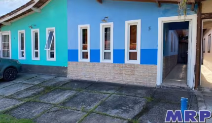 Casa em condomínio na Praia do Sapê, Ubatuba. Localizada à 200 metros da praia.