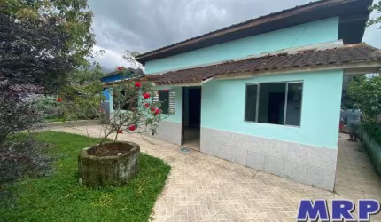 Casa a venda em Ubatuba, no bairro do Sertão da Quina a 3 km da praia de Maranduba.