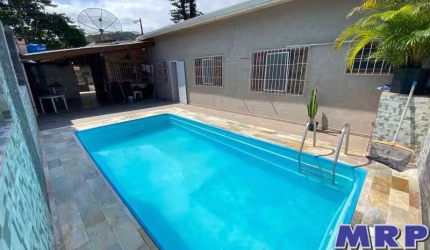 Casa com 3 dormitórios à venda na Praia da Maranduba. Com piscina. Aceita financiamento.