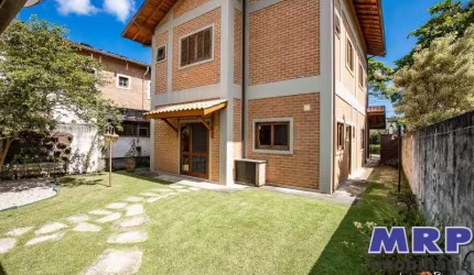 Casa em condomínio na Praia da Lagoinha em Ubatuba. 5 dormitórios.