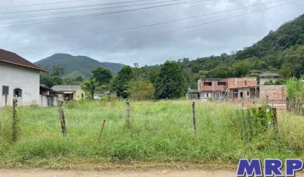 Terreno em Ubatuba em Bairro residencial, a poucos metros do asfalto
