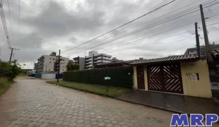 Ótima casa em Ubatuba, com 2 suítes, aproximadamente 400 metros da Praia Grande!