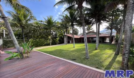 Casa Pé na Areia na Praia da Maranduba. Localização privilegiada, com frente para Rodovia.