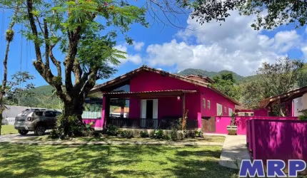 Chácara em Ubatuba, com piscina, próximo das cachoeiras, bairro residencial, possui escritura!