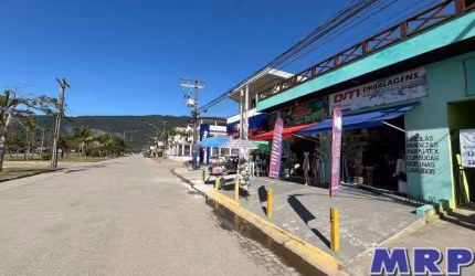 Predio comercial com 4 quartos, 6 banheiros e 3 vagas de garagem na Maranduba, Ubatuba-SP - 240,77 m².