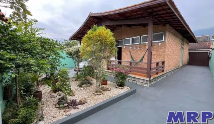 Casa em Ubatuba, localizada a 200 metros da Praia do Sapê, com escritura !