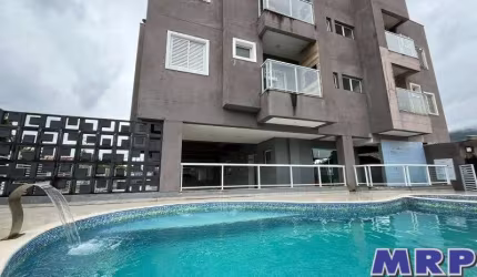 Apartamento com 2 quartos na Maranduba. Com piscina e varanda gourmet. Aceita financiamento.