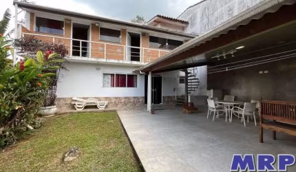 Casa a venda em Ubatuba em bairro residencial a 3 km da Praia de Maranduba !