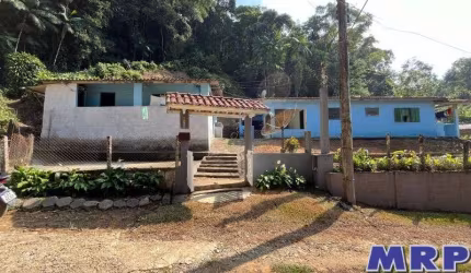 Casa a venda em Ubatuba, próximo a Praia da Maranduba, em bairro residencial !