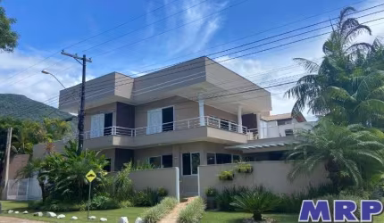 Casa alto padrão à venda em condomínio fechado, a 100 metros da praia da Lagoinha,  Ubatuba-SP!
