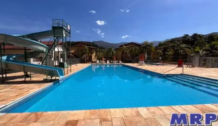 Apartamento à venda em Ubatuba. Condomínio com área de lazer. 3 dormitórios. Praia da Maranduba.