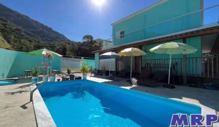 Casa à venda em Ubatuba, Praia da Lagoinha. 4 dormitórios. Com piscina. Aceita financiamento.