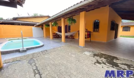 Casa com piscina à venda em Ubatuba. 3 dormitórios. Sertão da Quina.