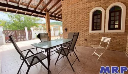 Casa a venda em Ubatuba. + edícula. 5 dormitórios. Praia da Maranduba.