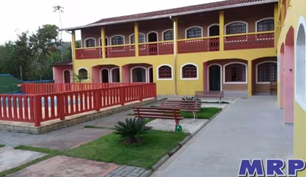 Pousada à venda em Ubatuba. Praia da Maranduba. Com 16 apartamentos.