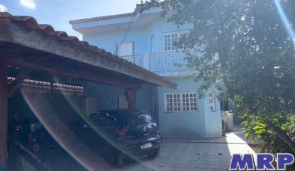 Casas à venda em Ubatuba, a 600 metros da Praia do Sapê! Duas casas com 2 dormitórios.
