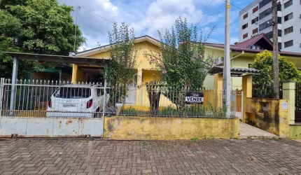 Terreno e casa com potencial comercial