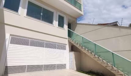Casa à venda com 291m² no bairro da Vila Maria, 3 suítes e 5 vagas
