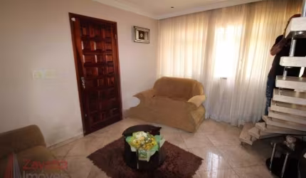Imperdível Casa de 5 Quartos com Suíte no Parque Vitória, São Paulo-SP: 300m², 3 Salas, 3 Banheiros, 2 Vagas de Garagem