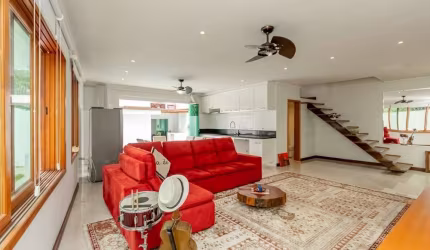 Casa com 3 quartos à venda na Rua Relva Velha, 182, Guarapiranga, São Paulo por R$ 2.200.000
