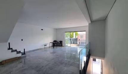 Casa Duplex à venda no Boqueirão em Santos
