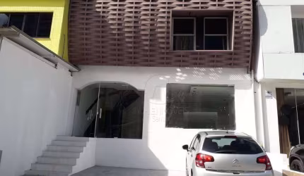 Casa comercial à venda no Gonzaga em Santos