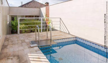 Casa Triplex à venda no Embaré em Santos