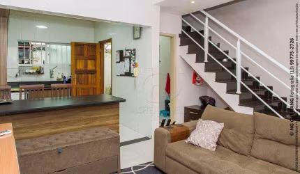Casa à venda na Vila Voturuá - São Vicente/SP