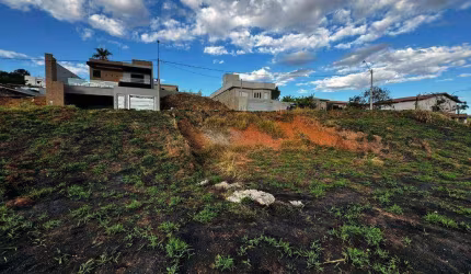 Terreno à venda- Bosque das Arapongas - Serra Negra/SP