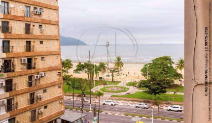 Apartamento à venda no Boqueirão em Santos