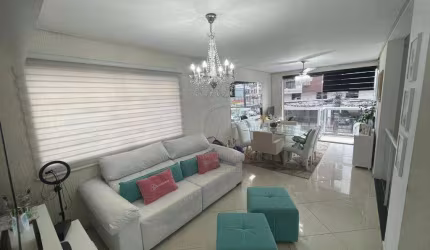 Casa à venda no Embaré em Santos