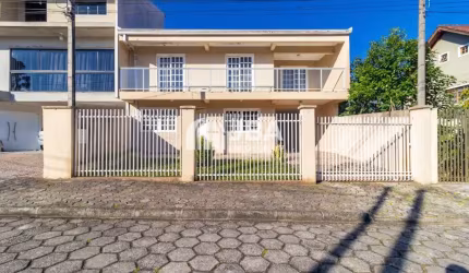 Ampla Casa em Condomínio