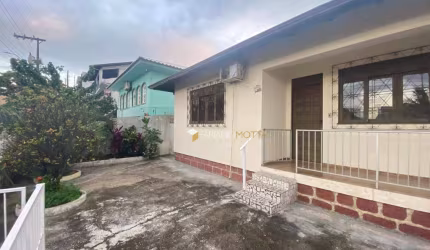 Casa com 3 dormitórios à venda, 104 m² por R$ 870.000,00 - Abraão - Florianópolis/SC