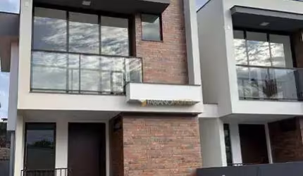 Sobrado com 3 dormitórios à venda, 100 m² por R$ 650.000,00 - Serraria - São José/SC