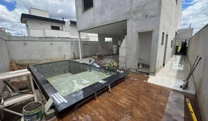 Casa em Construção em Condomínio Fechado