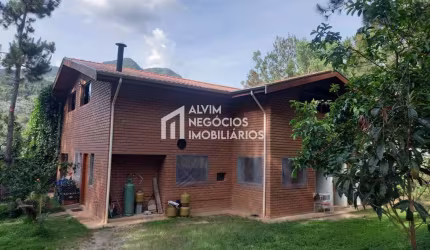 Ponto comercial misto com 4.430 m² de terreno em São Bento do Sapucaí