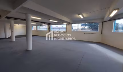 Prédio comercial com 920 m² - Locação
