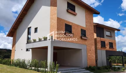 Casa em Campos do Jordão de 230 m² com 4 suítes - Venda