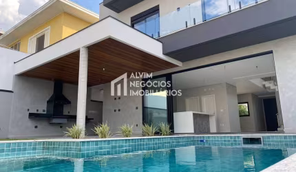 Casa no Urbanova com 349 m² de construção com piscina - Venda