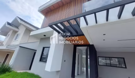 Casa no Urbanova com 349 m² de construção com piscina - Venda