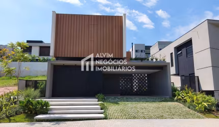 Sobrado Alphaville São José dos Campos com 4 suítes - Venda