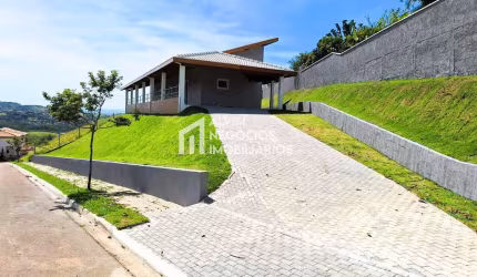 Casa de 250 m² e  terreno de 1.036m² no Cond. Res. Mantiqueira-SJC-Venda