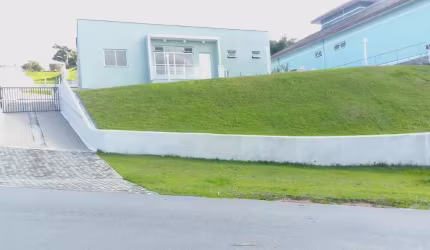 VENDE-SE OU ALUGA-SE – CASA DE ALTO PADRÃO EM CONDOMÍNIO FECHADO – SÃO JOSÉ DOS CAMPOS