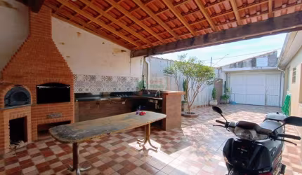 LINDA CASA | 4 DORMTS | CLOSET | QUINTAL | ÁREA GOURMET C/ CHURRASQUEIRA|FORNO DE PIZZA E LENHA | 4 VAGAS - 313 MTS - A VENDA - R$ 1.689.000,00 - BAIRRO MAUÁ - SÃO CAETANO DO SUL/SP.