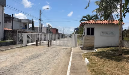 Lote de esquina em condomínio fechado