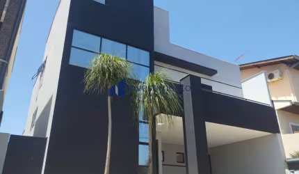 CASA À VENDA  CONDOMÍNIO VALE DO ARVOREDO 220,00m²  área útil